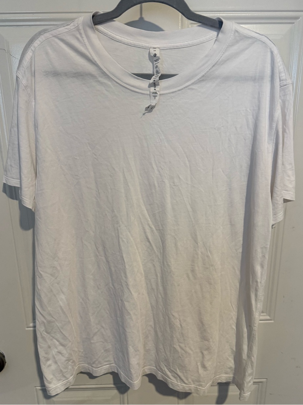 White tshirt lululemon size 10